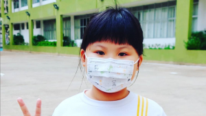 中秋前夕 接女放學
